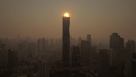 Sunset-aerial-view-in-downtown-Bangkok-Thailand,-drone-flighting-down-showing-the-skyscrapers