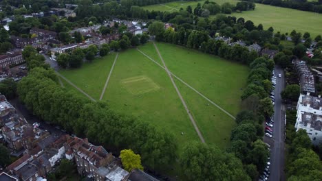 Luftaufnahme-Von-Richmond-Green-Im-Süden-Londons