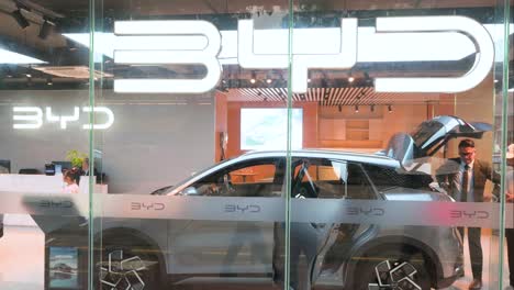 Customers-visit-the-Chinese-automaker-BYD-car-dealership