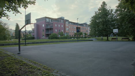 Empty-basketball-court-at-dusk-in-Oslo