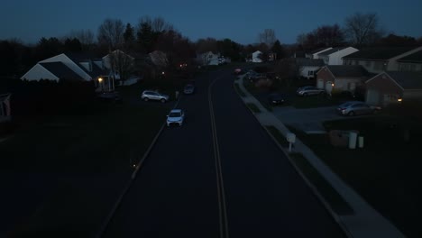 Quiet-neighborhood-at-night-in-american-town