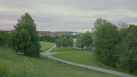 Park-in-Oslo-on-a-summer-evening-with-a-calm-atmosphere