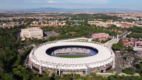 Increíble-Toma-De-Grúa-Sobre-El-Estadio-Olímpico-De-Roma:-Sede-De-Fútbol-Y-Atletismo