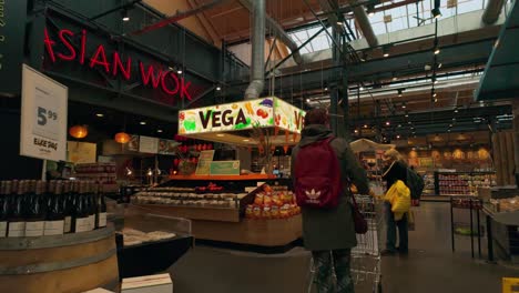 Interior-footage-of-a-Jumbo-foodmarket-in-Amsterdam,-featuring-the-vega-and-Asian-wok-departments