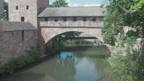 Castillo-De-Nuremberg-Pasarela-Arqueada-Río