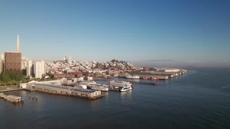 Piers-and-Waterfront-in-San-Francisco,-California