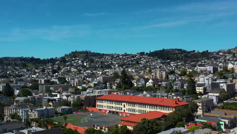 Aerial-view-over-the-Thomas-Edison-Charter-Academy,-in-sunny-San-Francisco,-USA