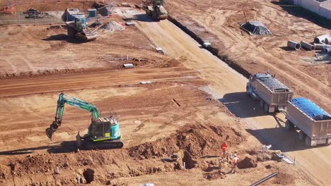 Workers-and-equipment-at-Silverwoods-estate-construction-site-in-Yarrawonga