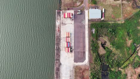 Toma-Aérea-Bellamente-Capturada-Del-Puerto-De-Posadas.