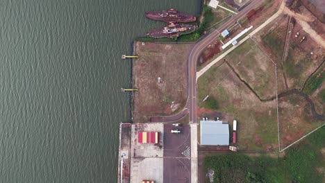 Zenithal-drone-shot-of-the-Posadas-port