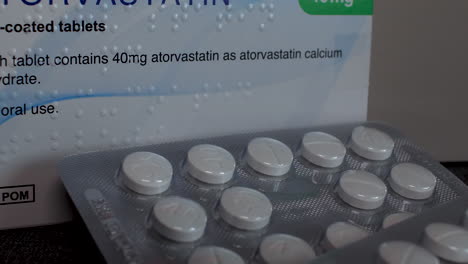 Close-up-image-of-Atorvastatin-40mg-film-coated-tablets-packaging-and-blister-pack-with-tablets-for-cholesterol-management