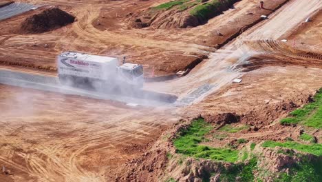 Estabilizador-Trabajando-En-Una-Nueva-Carretera-En-Un-Sitio-De-Construcción-En-Yarrawonga