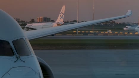 Airplane-gangway-pulling-away-from-airplane-in-Trudeau-International-airport