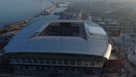 Vista-Aérea-Del-Club-De-Fútbol-Everton-Bramley-Moore-Dock-Sobre-La-Construcción-Del-Nuevo-Estadio-Frente-Al-Mar