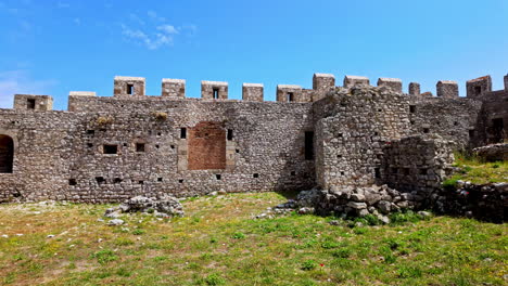 Los-Bucles-De-Flechas-En-El-Castillo-De-Chlemoutsi-Revelan-La-Estrategia-Y-La-Artesanía-Defensiva-Medieval