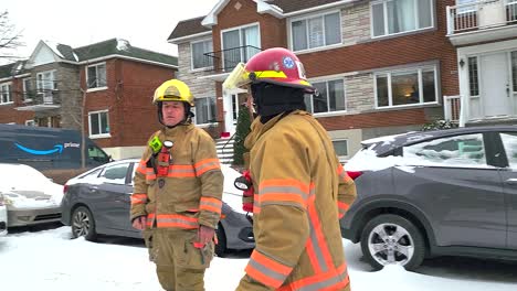 Firefighters-arriving-at-scene-of-accident-in-Canadian-Neighbourhood,-Montreal-Canada