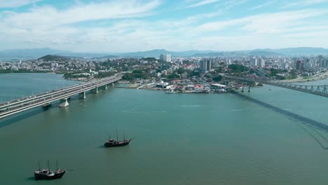 Structure-of-the-Ponte-Hercílio-Luz,-Beira-Mar-Estreito-located-in-Florianópolis,-Brazil