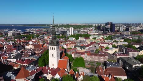 Luftaufnahme-Von-Der-Altstadt-Von-Tallinn,-Estland