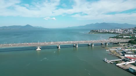 Hercílio-Luz-Bridge-located-in-Florianópolis,-Brazil