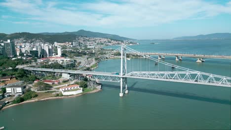 The-Hercílio-bridge-on-the-island-of-Santa-Catarina-with-the-mainland-of-Florianópolis,-country-of-Brazil