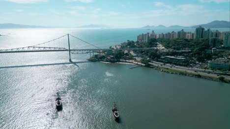 emblematic-Hercílio-Luz-Bridge-in-Florianópolis,-Brazil