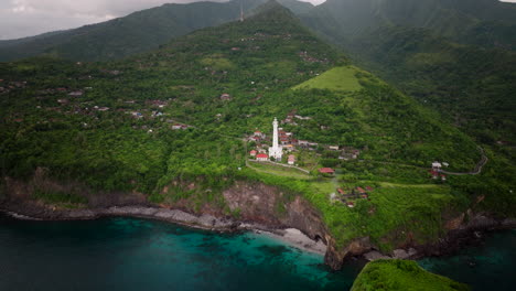 Malerische-Tapetenlandschaft,-Indonesische-Küste,-Touristenattraktion