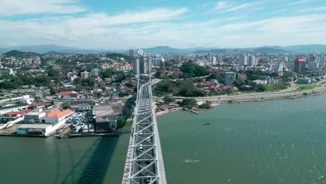 The-Hercílio-Luz-bridge,-capital-of-the-state-of-Santa-Catarina
