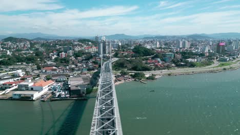 El-Puente-Hercílio-Luz,-Capital-Del-Estado-De-Santa-Catarina