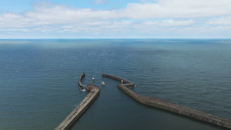 Impresionante-Panorama-Aéreo-Del-Vasto-Mar-Del-Norte-Y-El-Muelle-Este-De-1854.