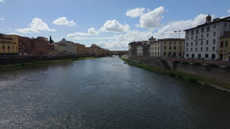 Puente-Ponte-Vecchia-Florencia,-Italia