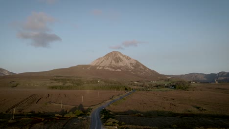 Wandern-Auf-Dem-Errigal-Berg-Mit-Herrlicher-Aussicht