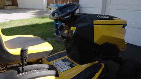 A-stationary-riding-lawnmower-in-summer