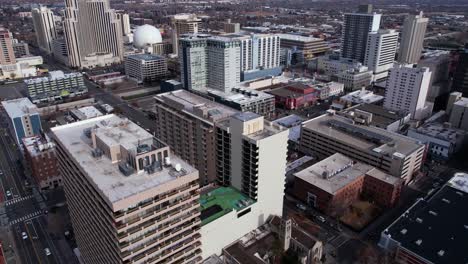 Edificios-Y-Calles-Del-Centro-De-Reno-Nevada-Usa,-Vista-Aérea-De-Drones