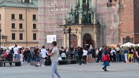 Leute-Warten-Unter-St