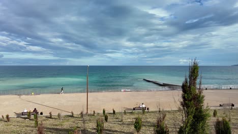 Ein-Entspannter-Tag-Am-Strand-In-Russland