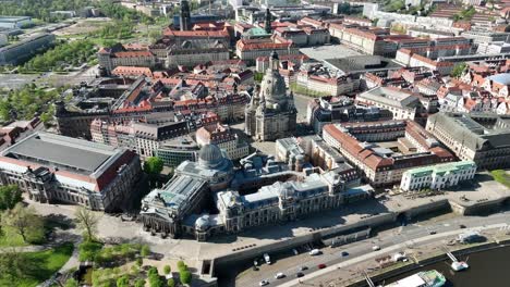 Atemberaubende-Luftaufnahme-Einer-Drohne-Von-Der-Altstadt-Und-Dem-Dresdner-Dom