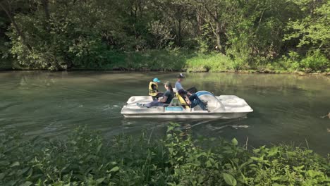 Family-Fun-holiday-activity-on-pedalo-boat-hire-on-Zlatna-Panega-River