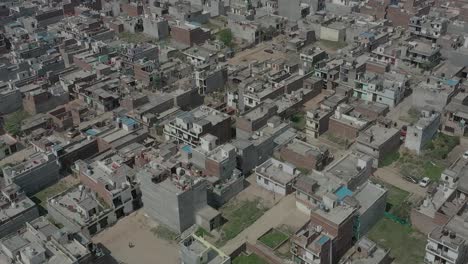 Las-Casas-Residenciales-Con-Vista-Aérea-De-Drones-También-Son-Visibles-Y-Muchas-Viviendas-También-Son-Visibles-Alrededor