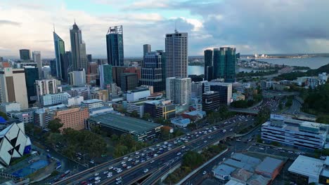 Horizonte-De-La-Ciudad-De-Perth-En-Australia-Occidental---Disparo-Aéreo-De-Drones