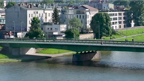 Blick-Nach-Unten-In-Richtung-Der-Meisten-Dębnicki,-Krakau,-Polen