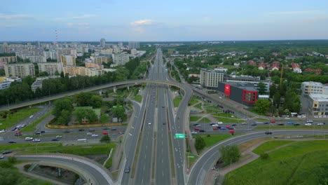 Central-express-city-location,-junctions,-traffic-emerging,-horizon