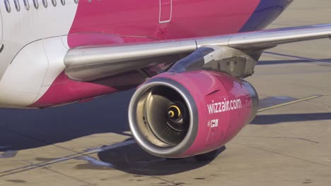 Wizzair-Airbus-A321-aircraft,-detail-on-turbofan-engine-rotating-on-runway