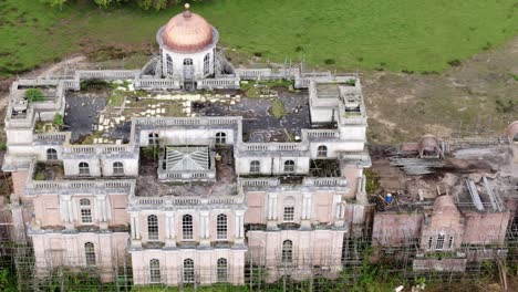 Decaying-Architecture-of-Old-Hamilton-Palace-Mansion-in-Uckfield,-UK