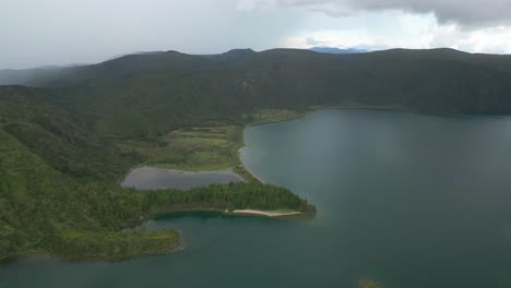 Wide-aerial-pan-of-Lagoa-do-Fogo-lake-at-cloudy-São-Miguel,-the-Azores