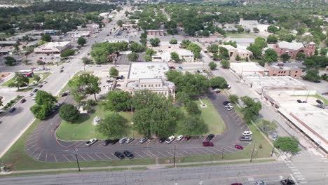 Dies-Ist-Ein-Luftbild-Des-Gerichtsgebäudes-Des-Kerr-County-In-Kerrville,-Texas