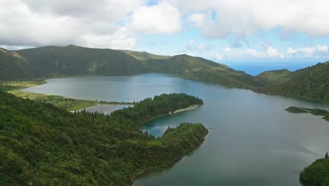 Scenic-view-of-Lagoa-do-Fogo,-a-beautiful-volcanic-lake-surrounded-by-lush-green-hills