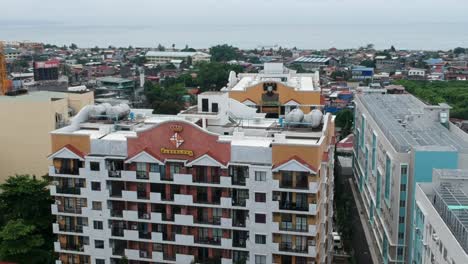 Booming-high-rise-condominiums,-property,-and-housing-estates,-in-the-capital-city-of-southern-Mindanao-even-if-an-earthquake-comes-at-any-time