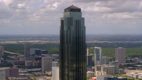 Aerial-view-of-the-Williams-Tower-skyscraper-in-Houston,-Texas-Galleria-area