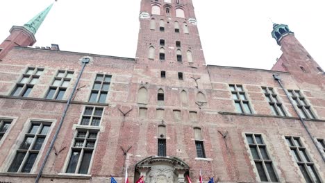 The-tower-of-the-town-hall-in-Gdańsk-city,-Poland