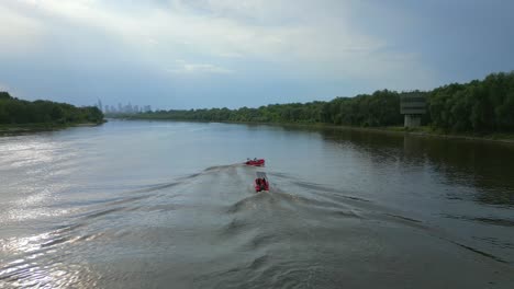 Dos-Lanchas-De-Rescate-Surcan-Las-Aguas-Del-Río.